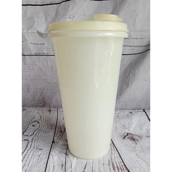 Vintage TUPPERWARE Handolier Juice Pitcher 48oz #261-5 and lid #563-2 - Picture 1 of 9